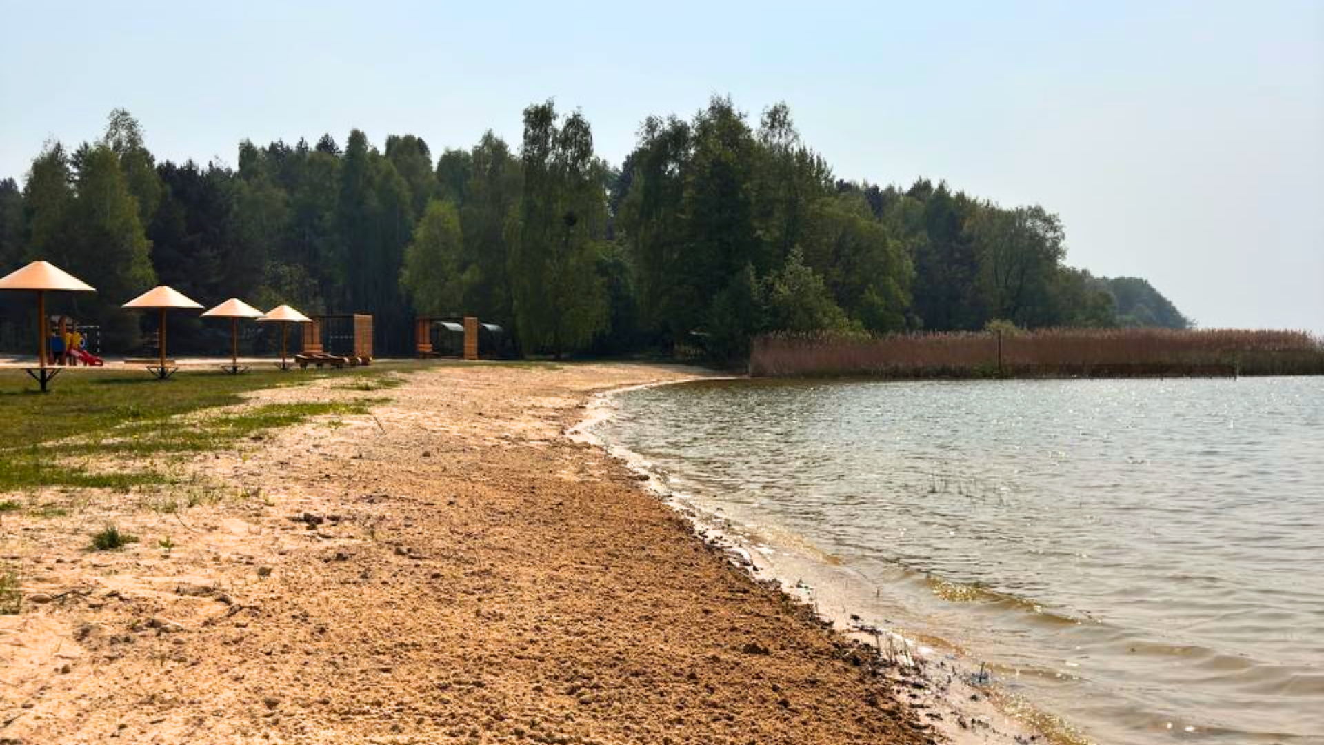 Энергетики благоустроили пляж